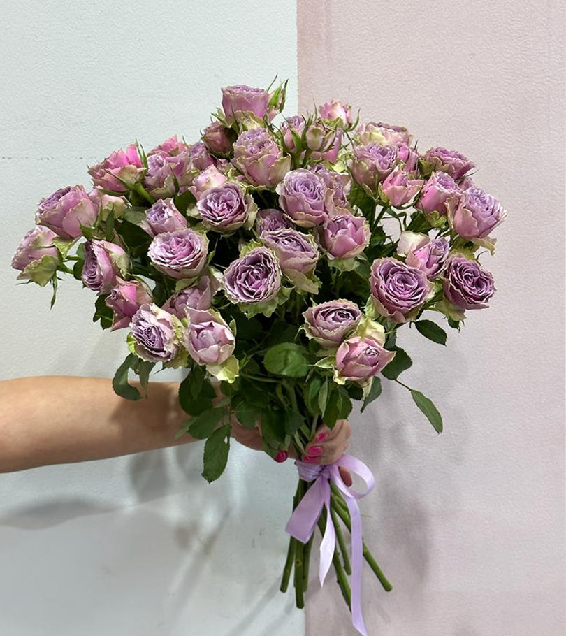 10 Stems of Lavender Spray Roses